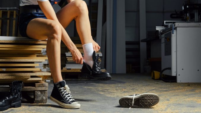 Chaussures de travail sans coque pour prévenir les risques